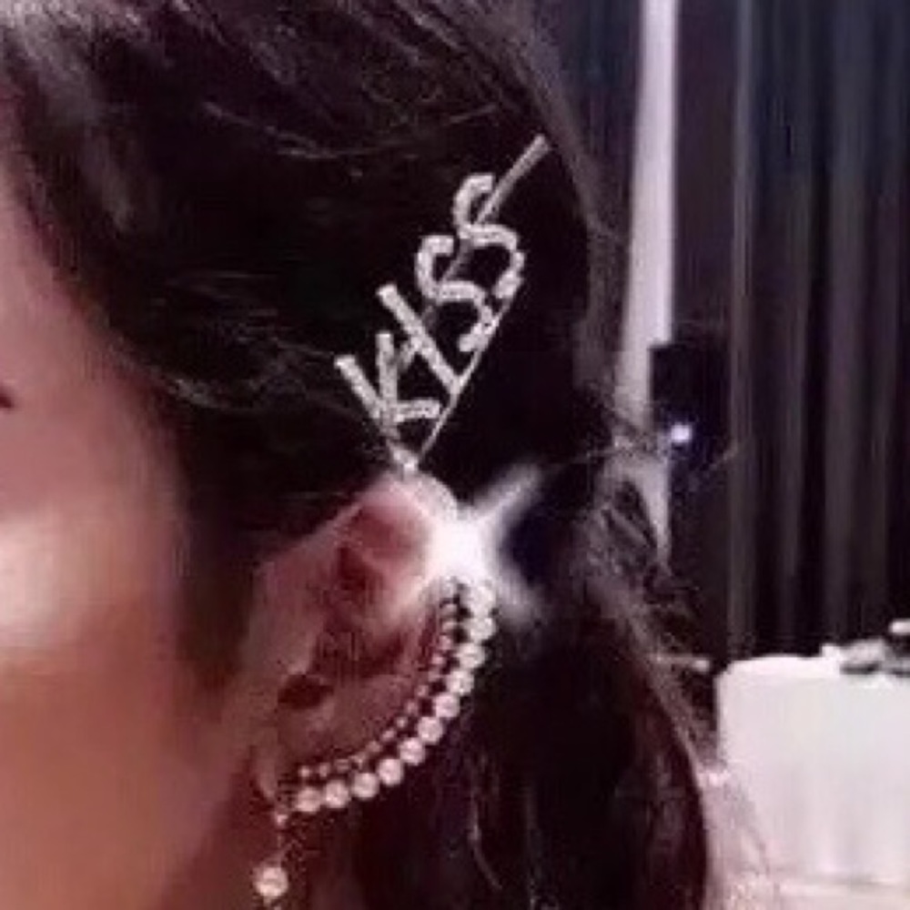 Kiss rhinestone hair pin.